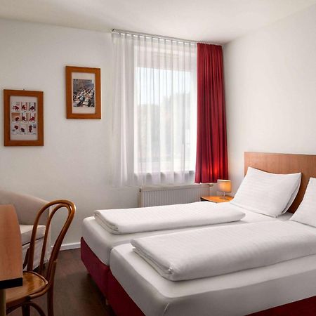 Hotel AMEDIA Express Sattledt I contactless check-in Esterno foto