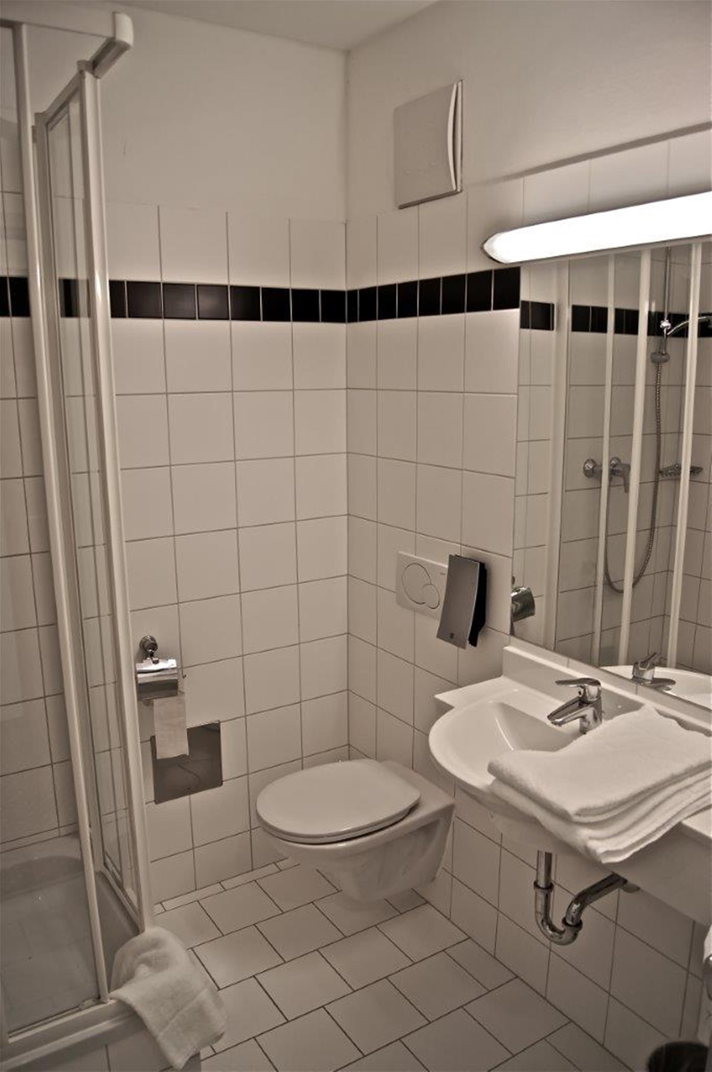 Hotel AMEDIA Express Sattledt I contactless check-in Esterno foto