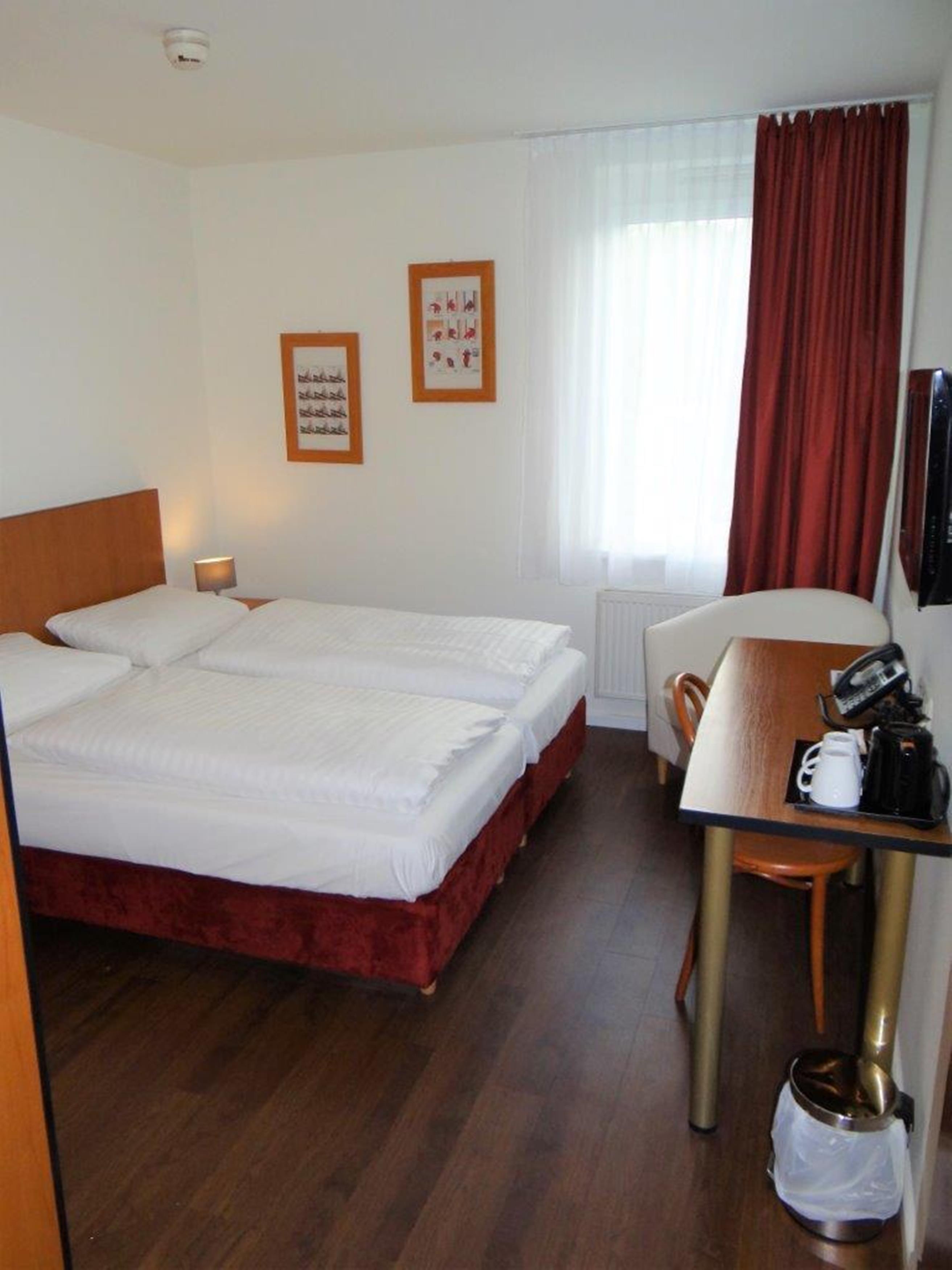 Hotel AMEDIA Express Sattledt I contactless check-in Esterno foto