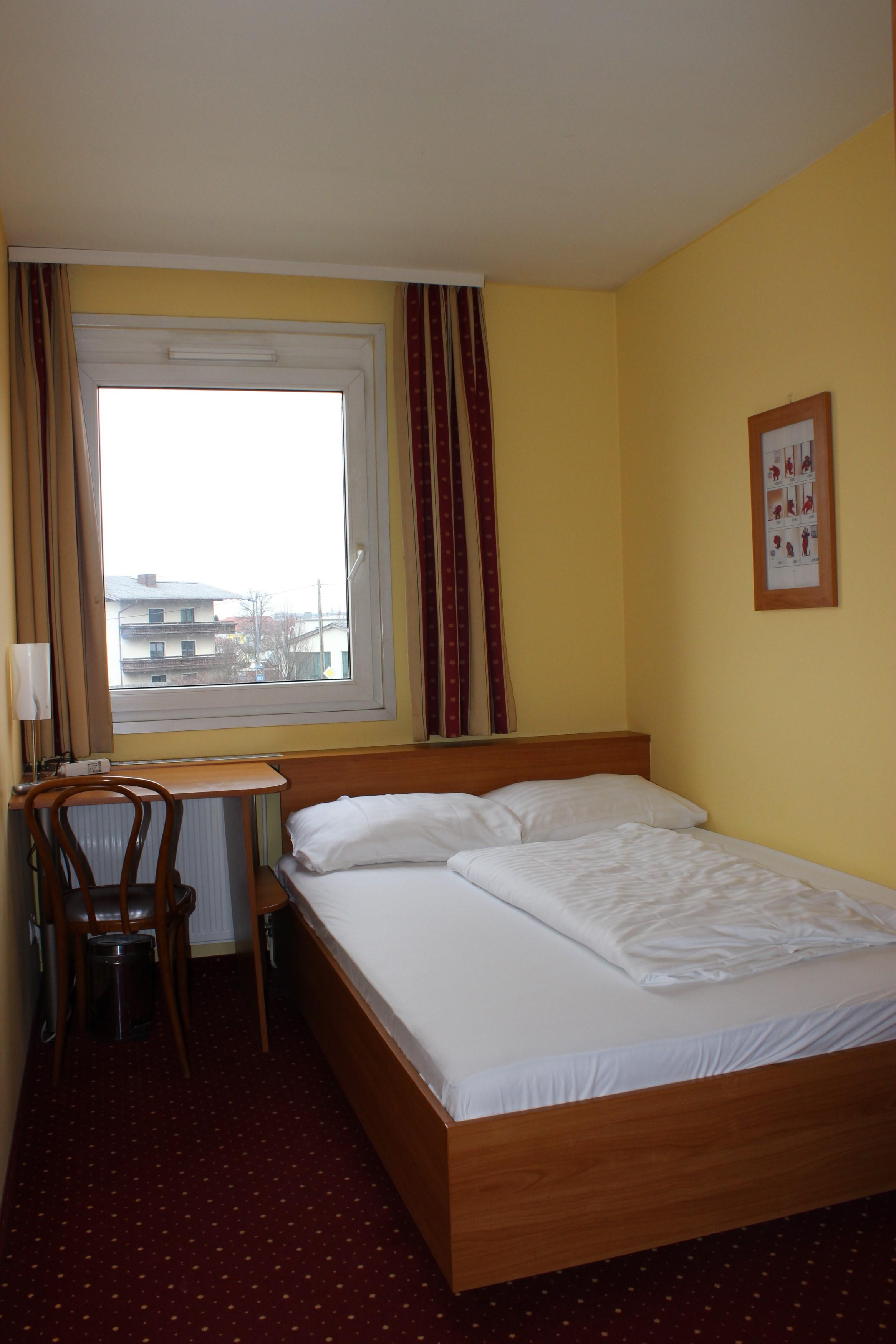 Hotel AMEDIA Express Sattledt I contactless check-in Esterno foto