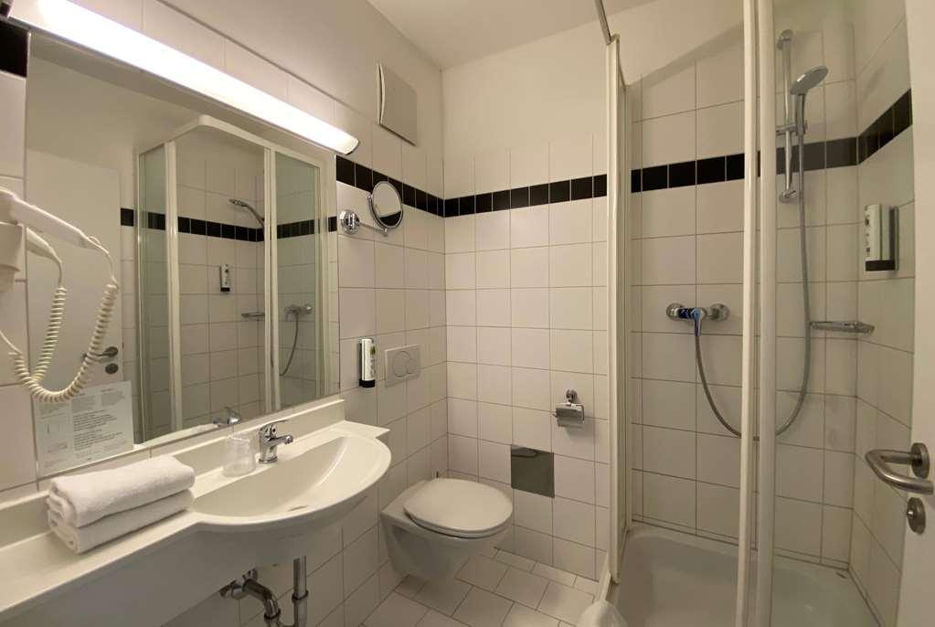 Hotel AMEDIA Express Sattledt I contactless check-in Esterno foto